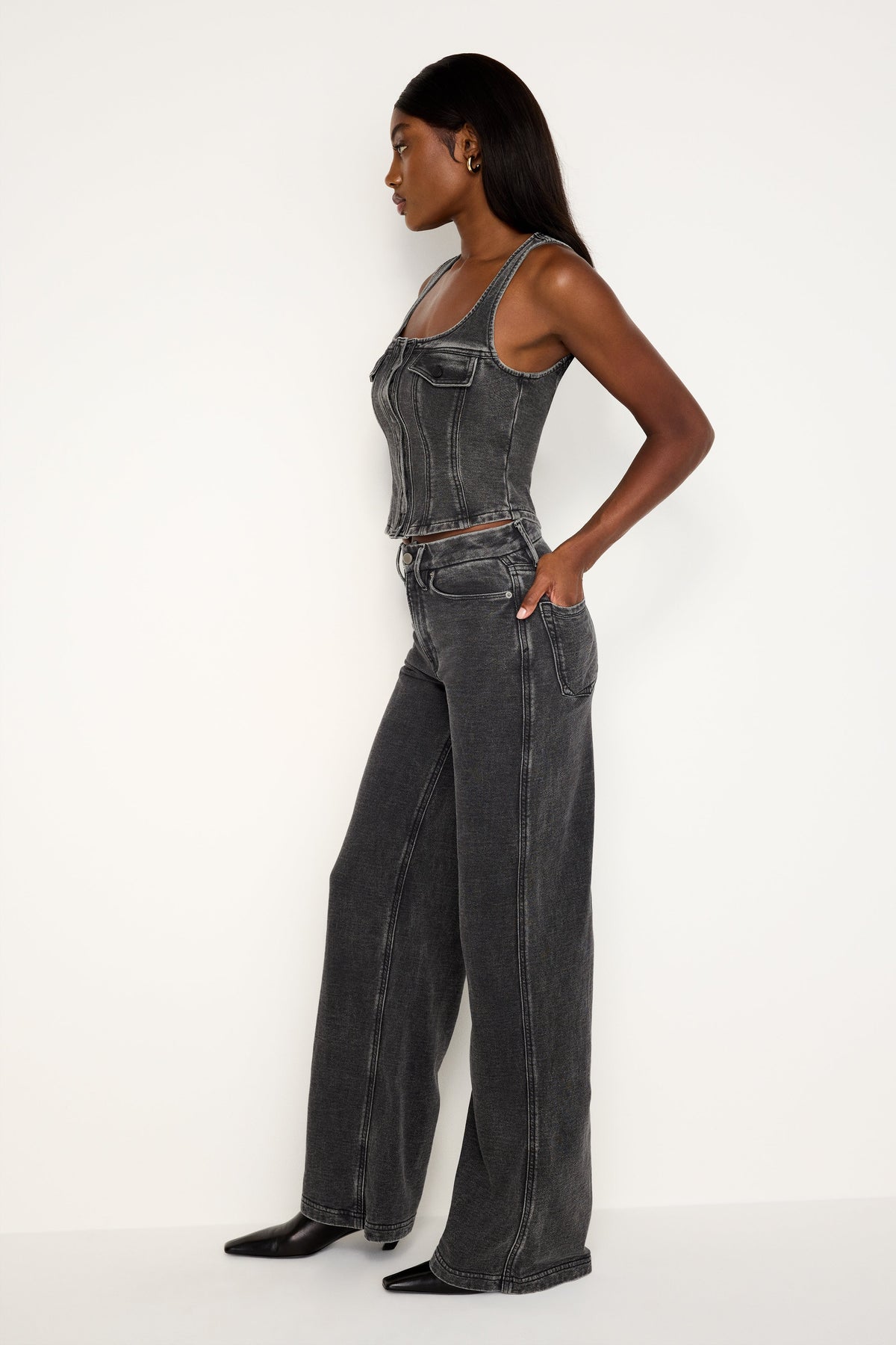 The Jeanius Good Skate Sweatpants in Black322
