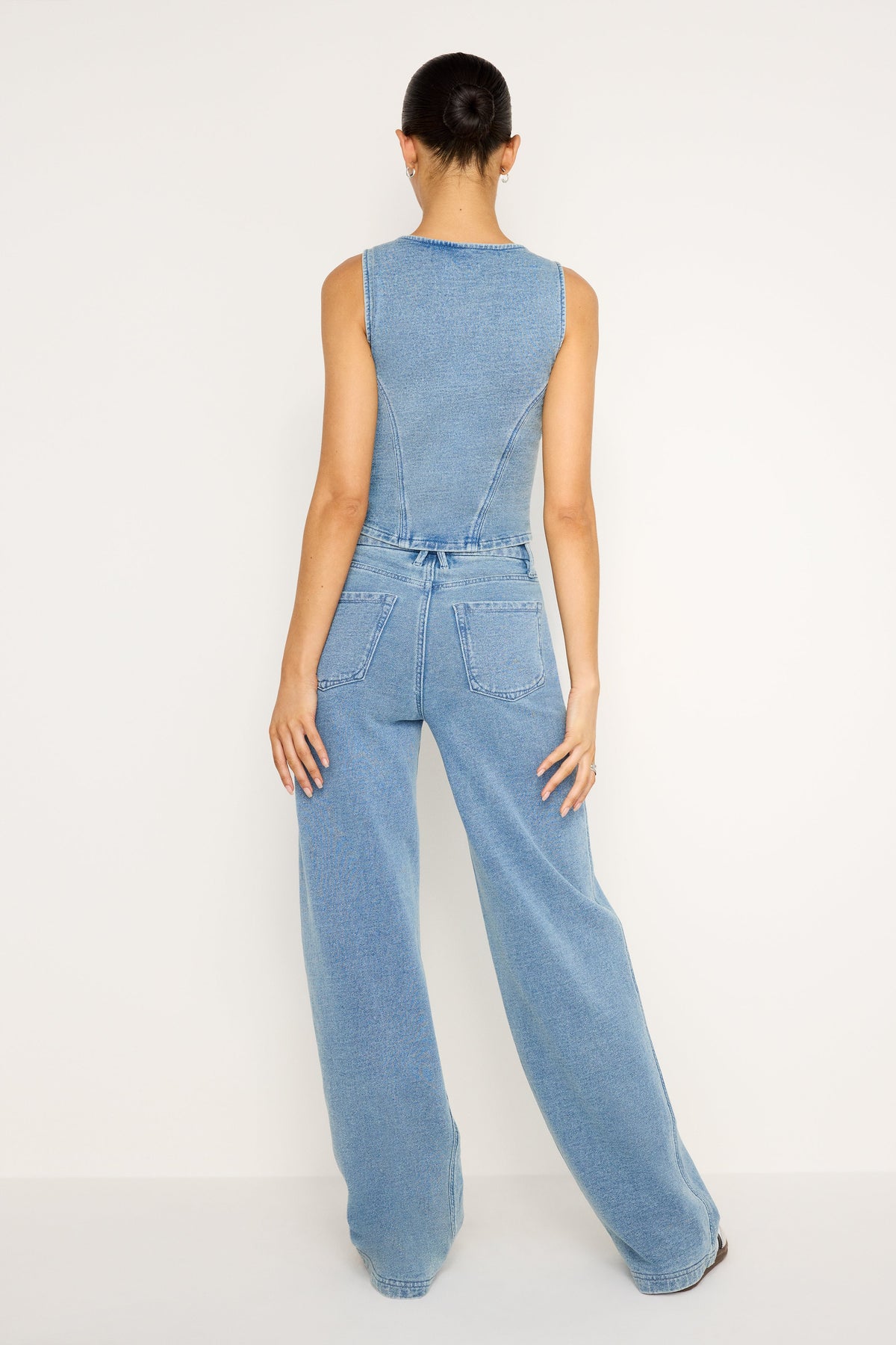 The Jeanius Good Skate Sweatpants in Indigo586