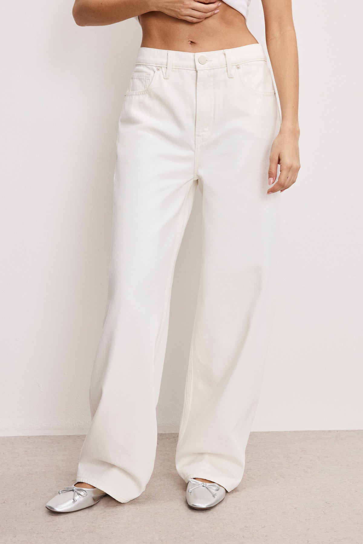The Good Low Rise Baggy Jeans in Cloud White001