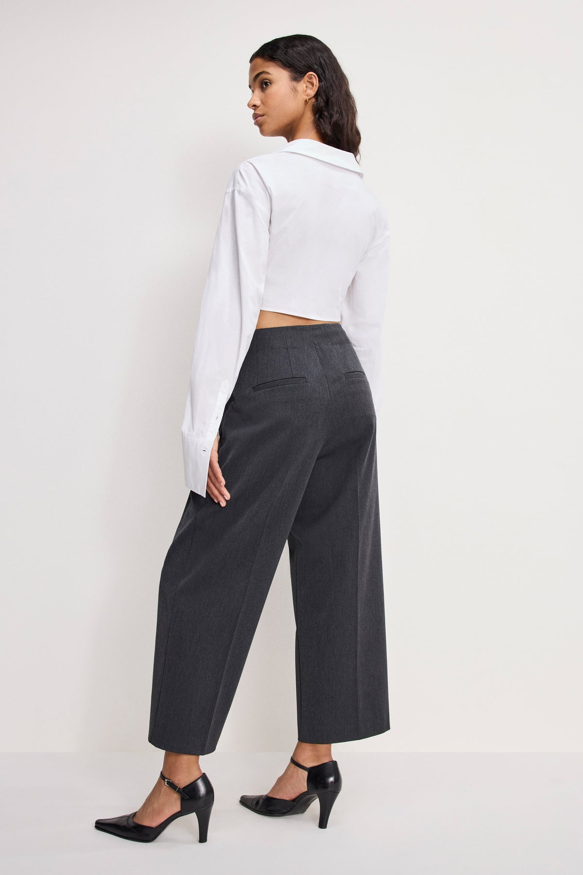 Essential Suiting Pleated Cropped Trousers in Dark Heather Gray