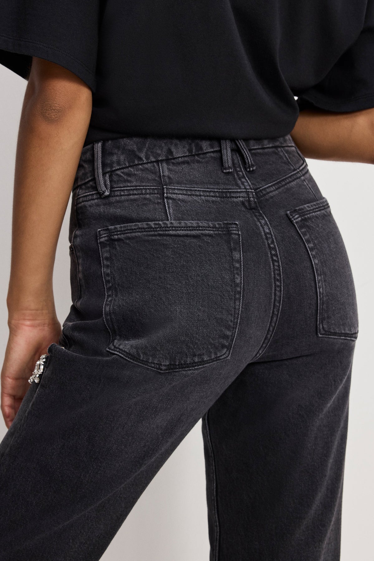 Good Icon Straight Diamond Jeans in Black376