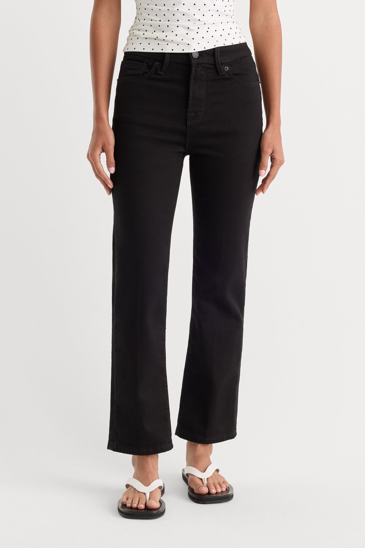 The Never Fade Good Petite Straight Jeans in Black