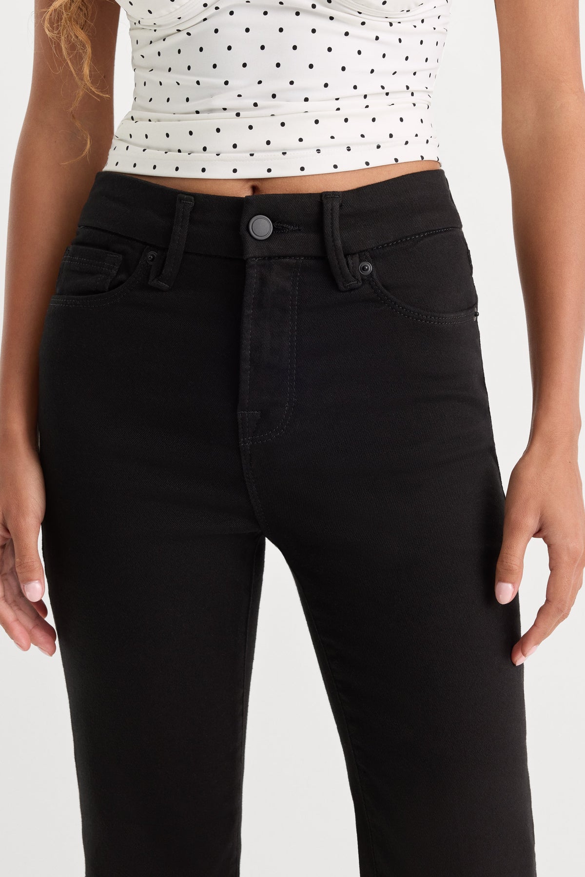 The Never Fade Good Petite Straight Jeans in Black