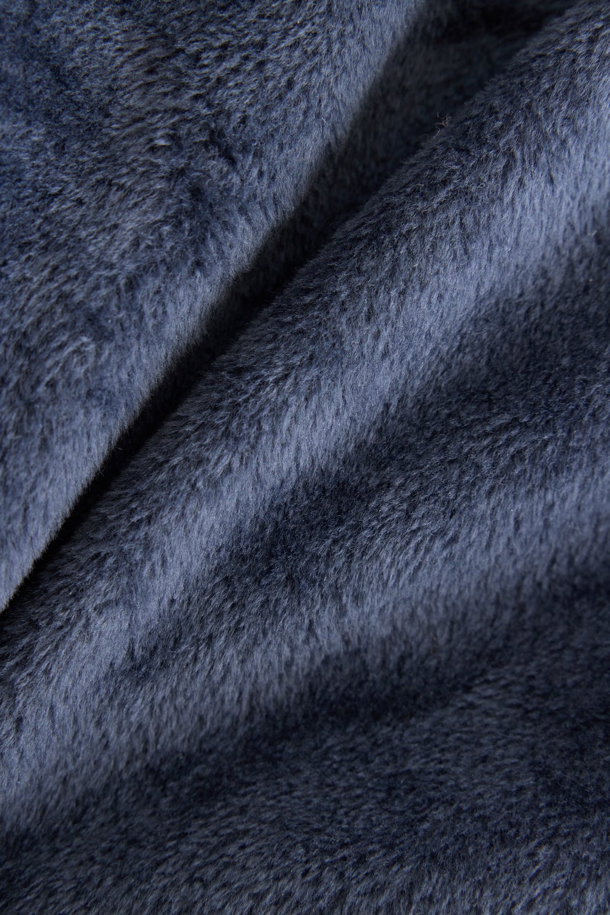 The Brushed Fleece Henley in New Navy