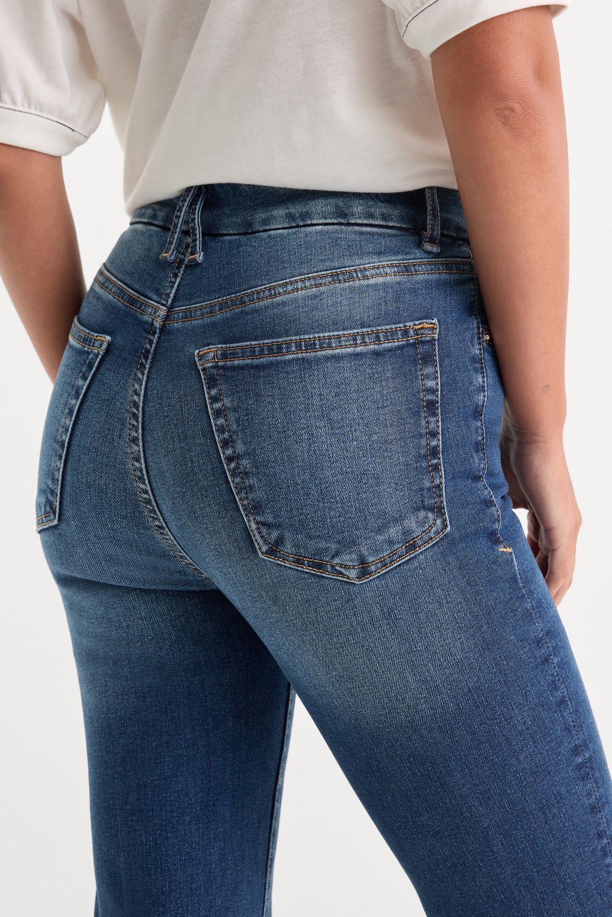 Always Fits Good Legs Long Straight Jeans in Indigo571
