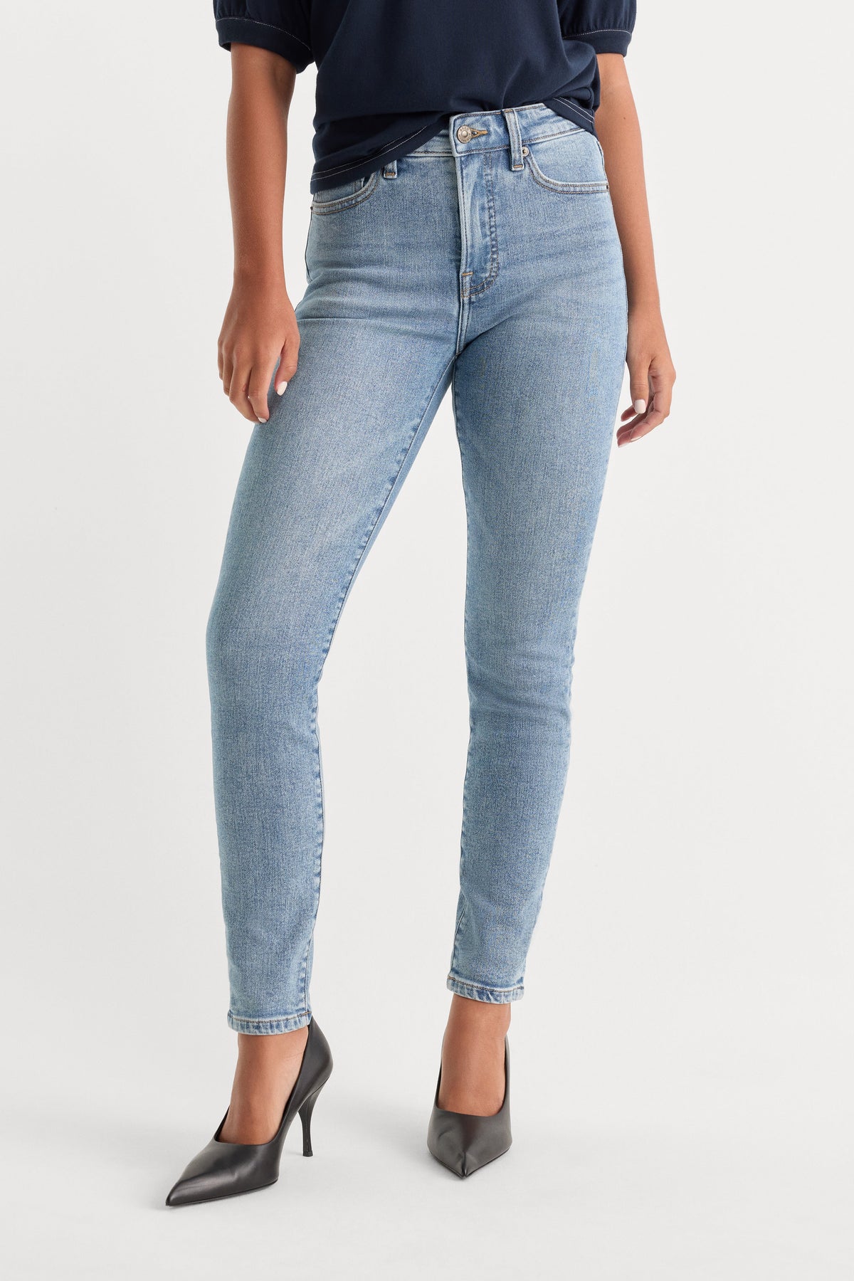 Good Legs Skinny Jeans in Indigo1154