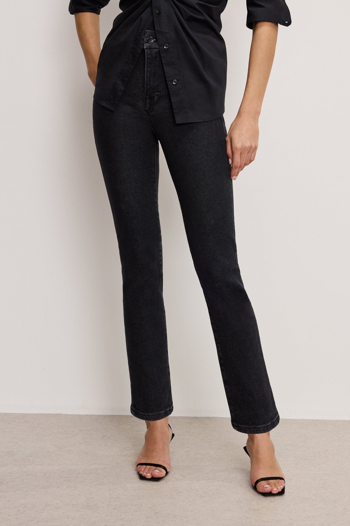 Good Legs Straight Jeans in Black184