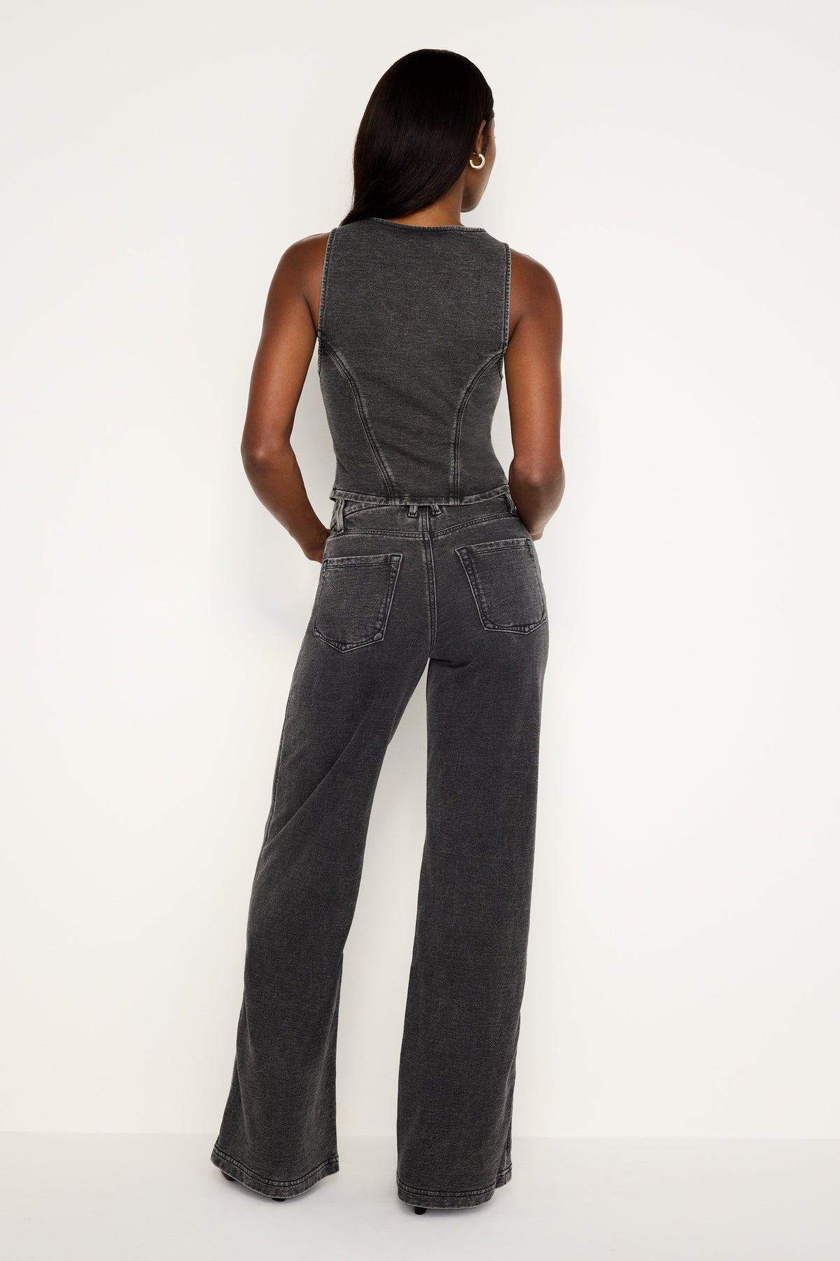 The Jeanius Good Skate Sweatpants in Black322