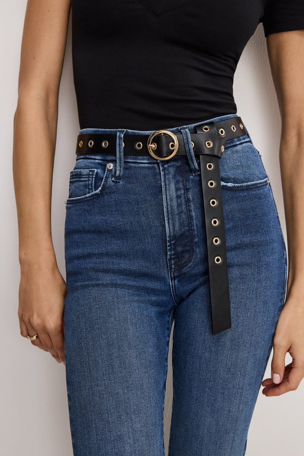 Skinny Eyelet Belt in Black001
